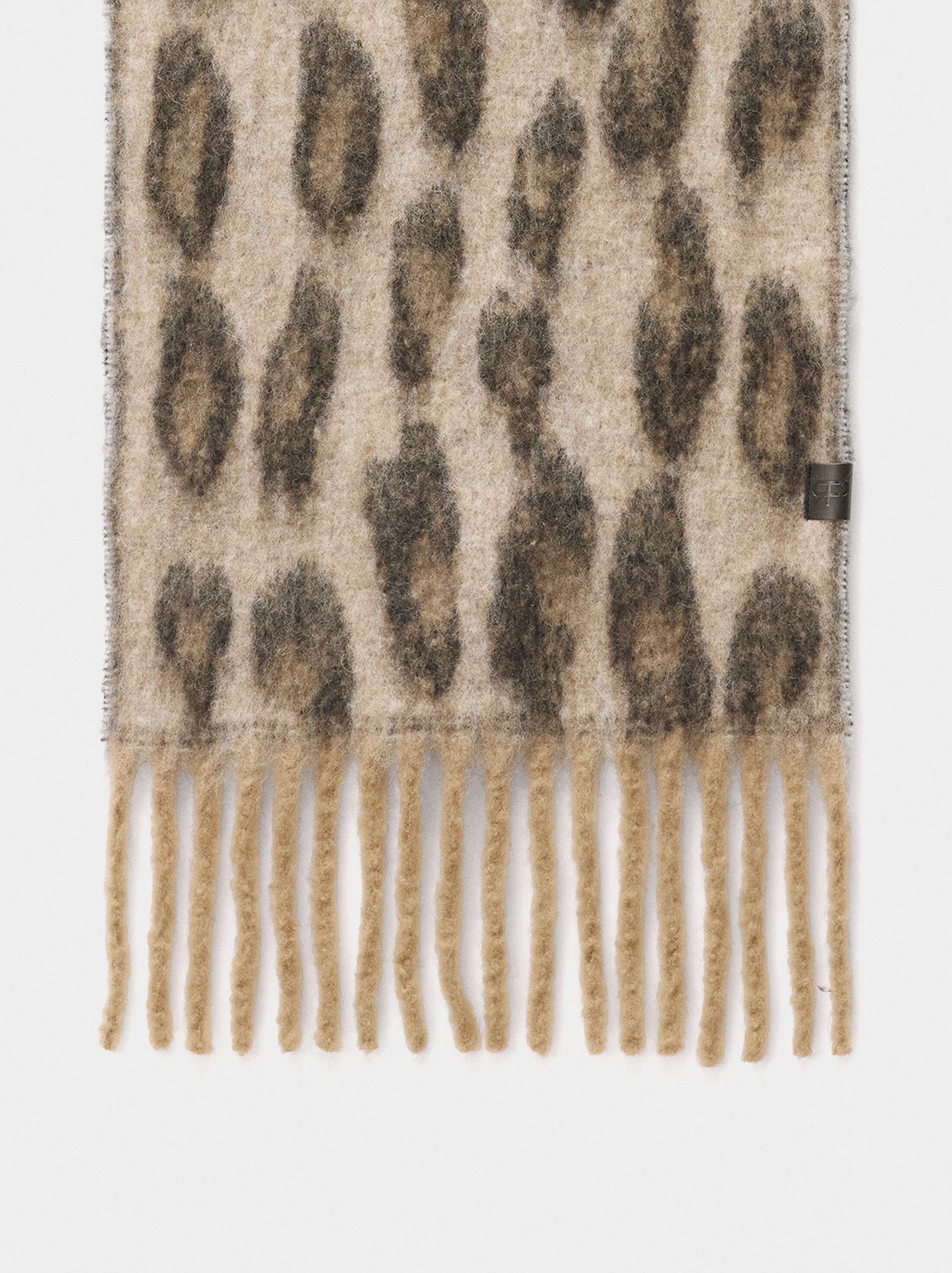 Printed scarf with fringes image number 2.0