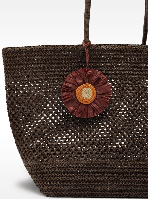Straw-effect shopper bag with pendant