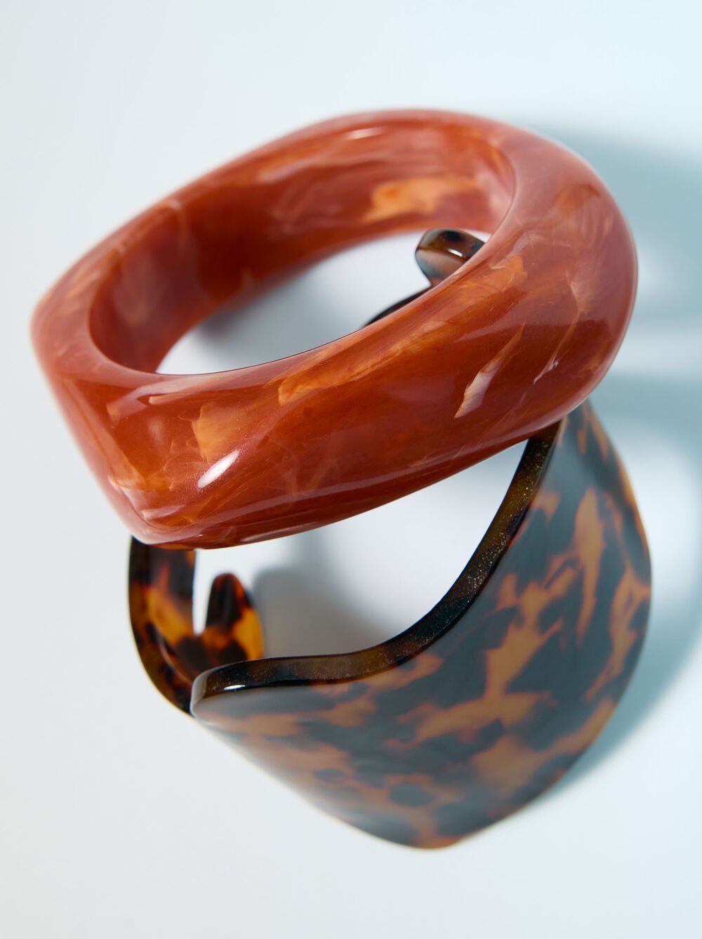 Pulsera maxi rígida de acrílico