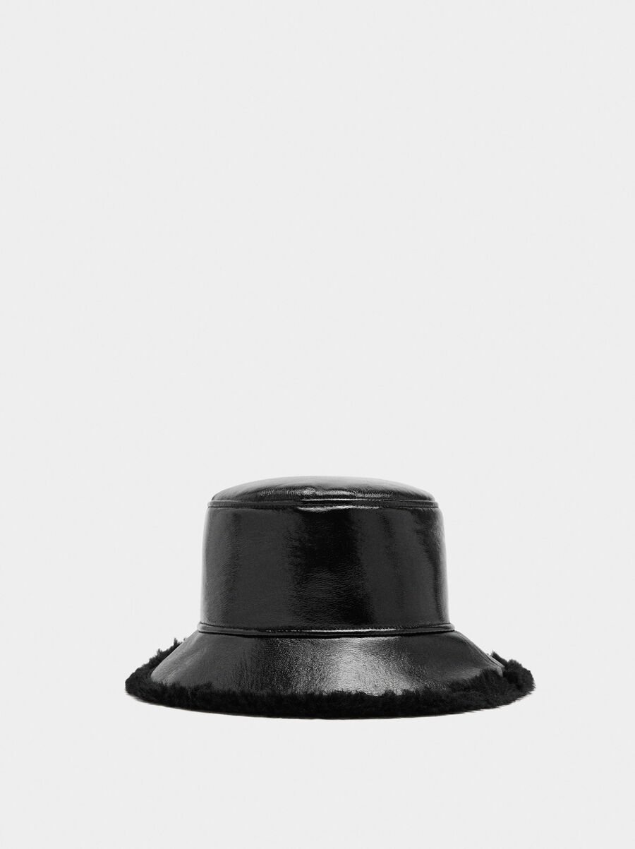 Varnished bucket bag hat