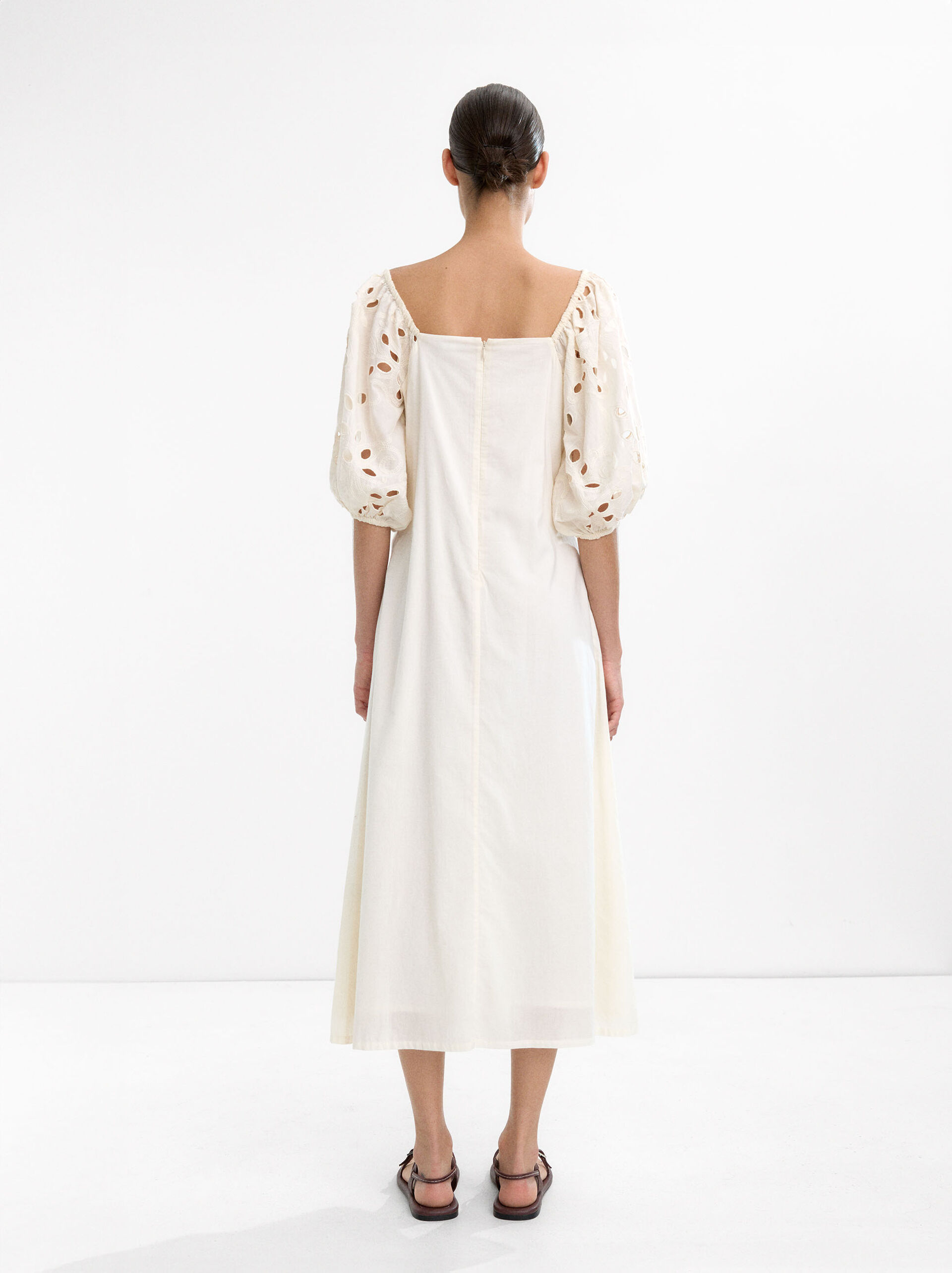Robe brodée ajourée 100 % coton image number 4.0