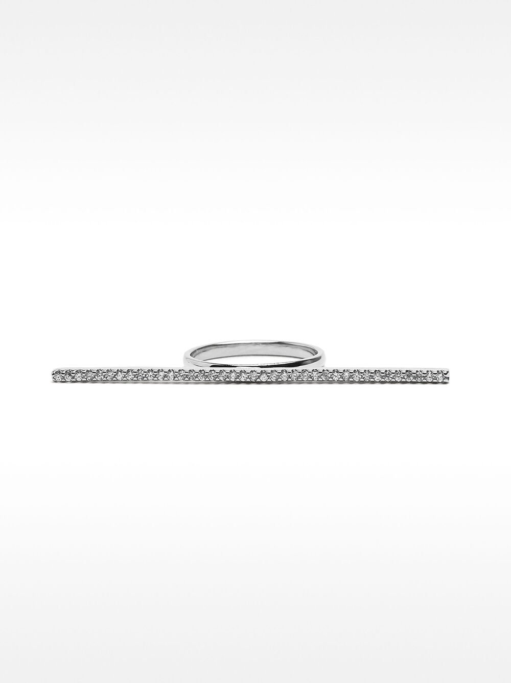 Bar ring with zircons