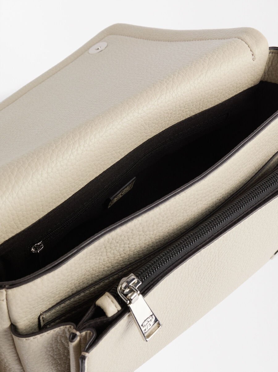 Shoulder bag with flap closure