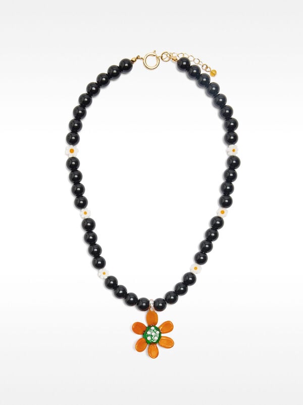 Short bead necklace flower