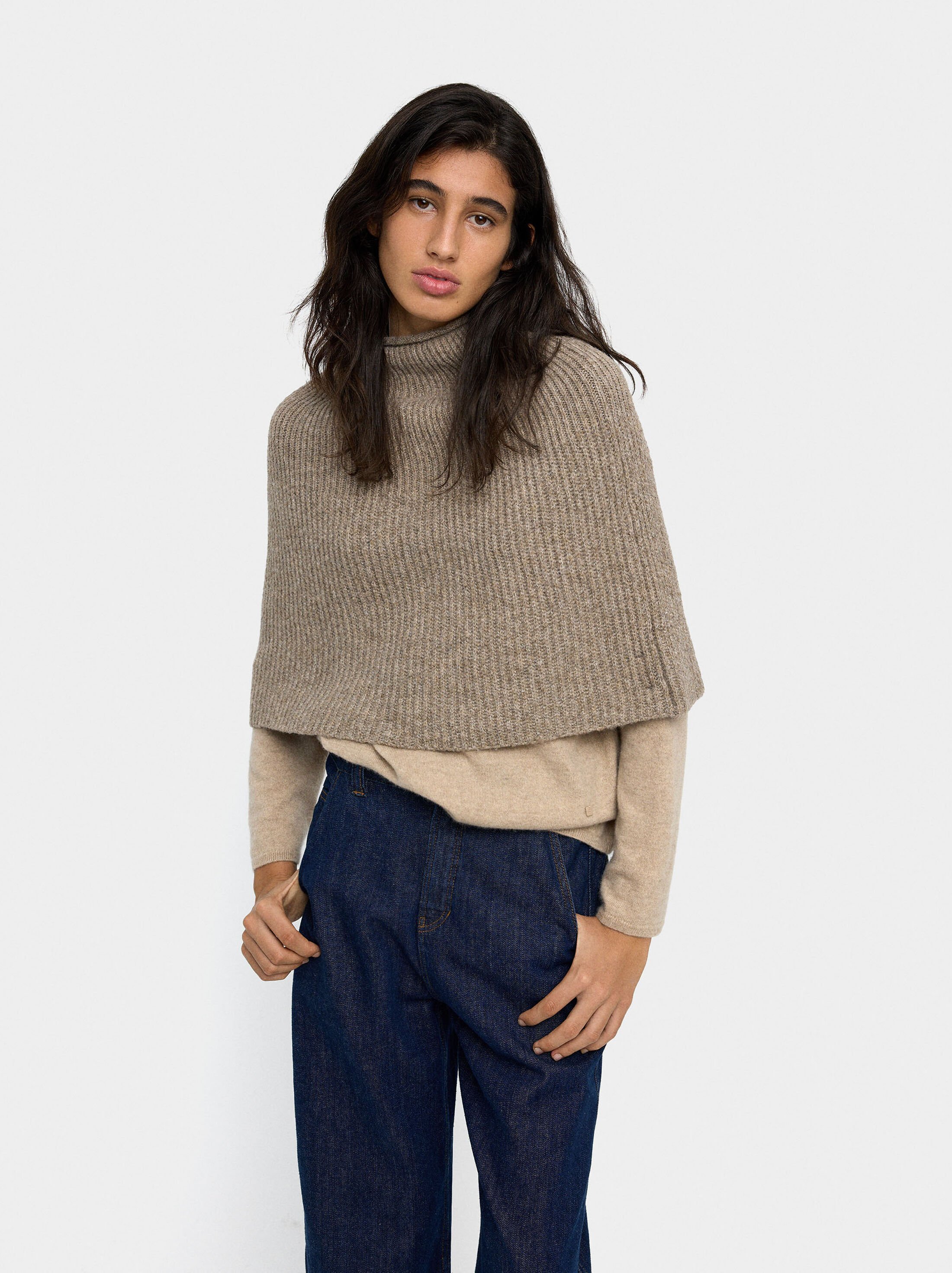 Ribbed cape image number 1.0