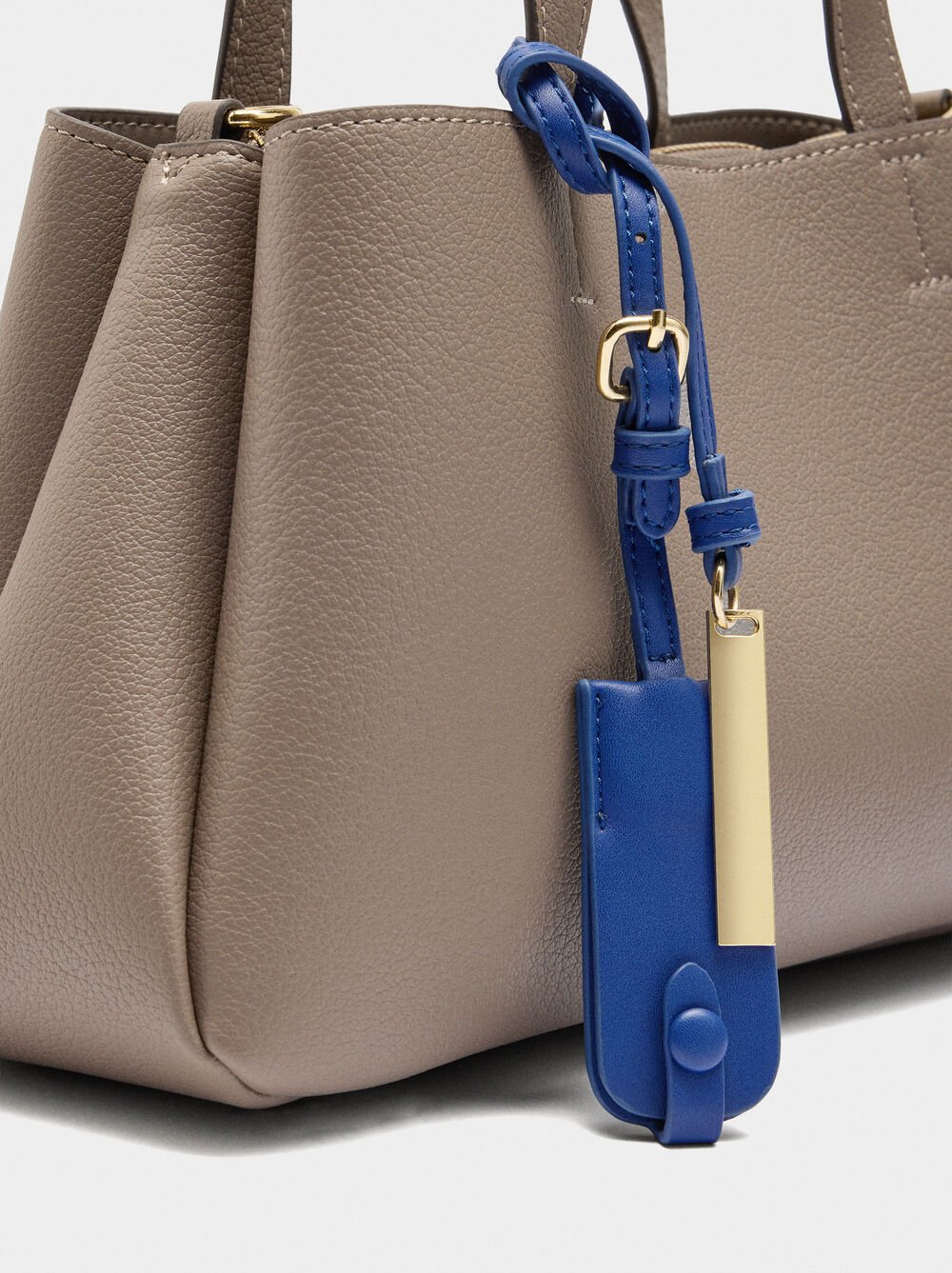 Plain tote bag with pendant