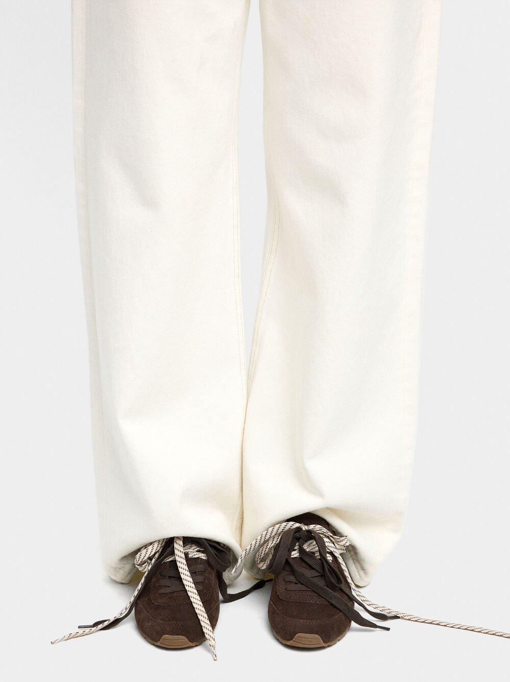 Sneakers with monochromatic leather