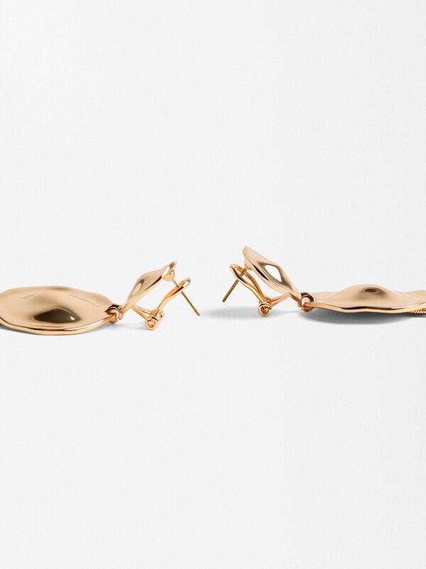 Relief earrings with cascade effect