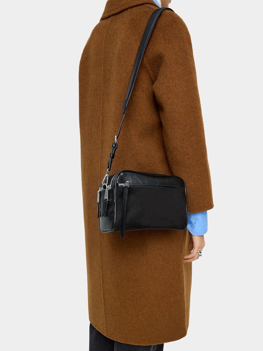 Bolso bandolera contraste de texturas