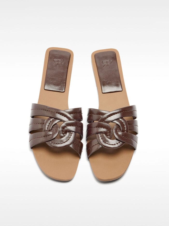 Crossed flat sandals