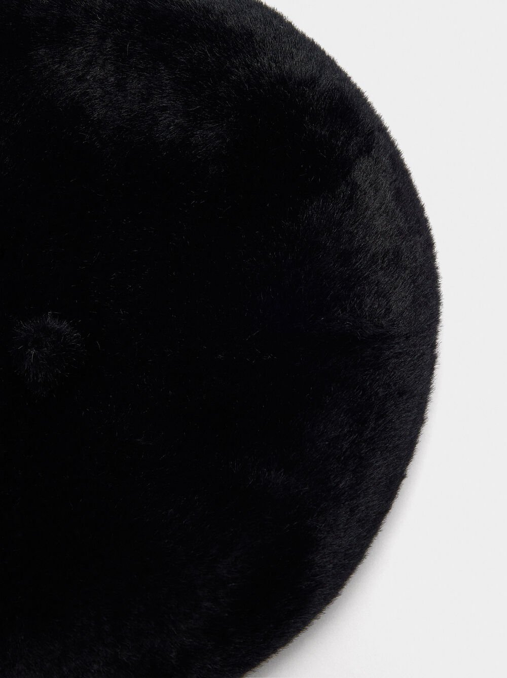 Beret with fur effect