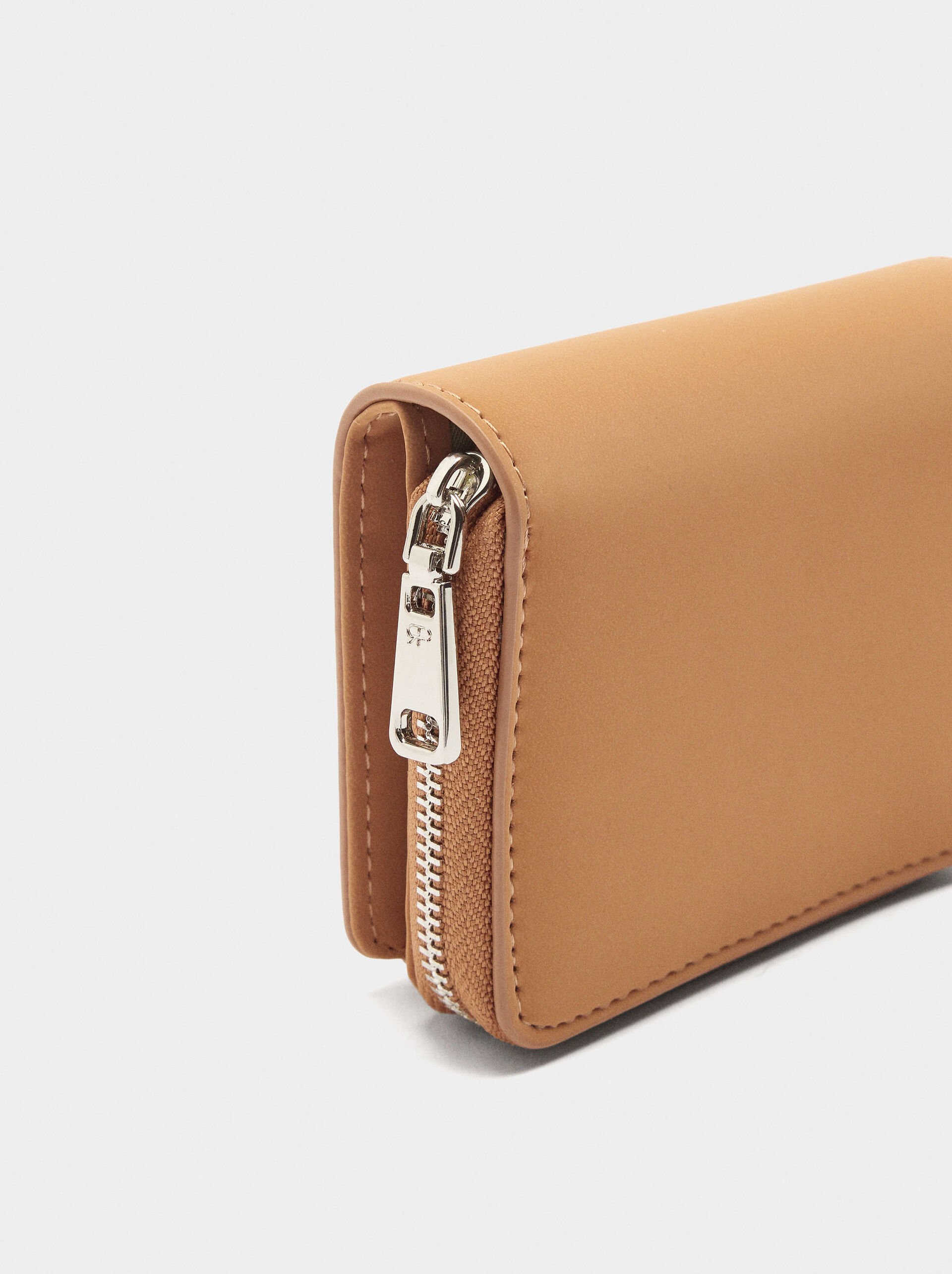 Basic wallet with soft texture image number 1.0