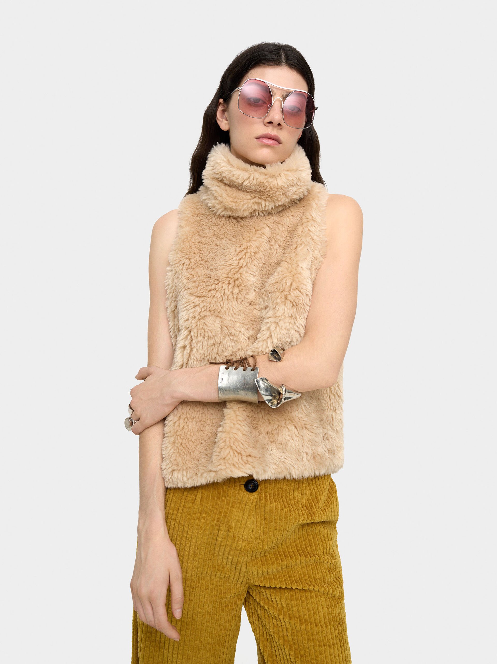 Vest with fur effect image number 0.0