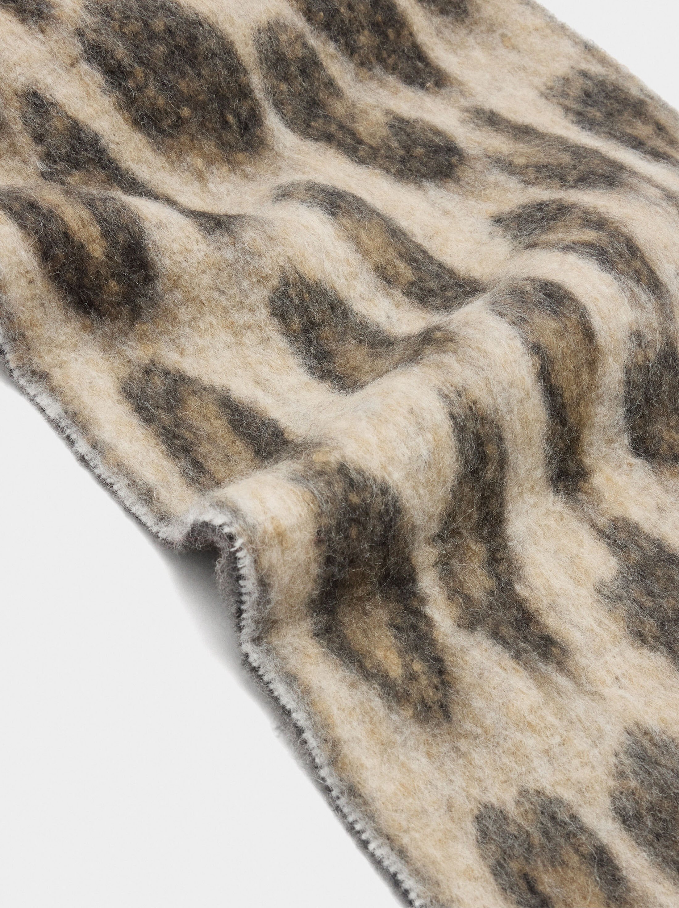 Printed scarf with fringes image number 1.0