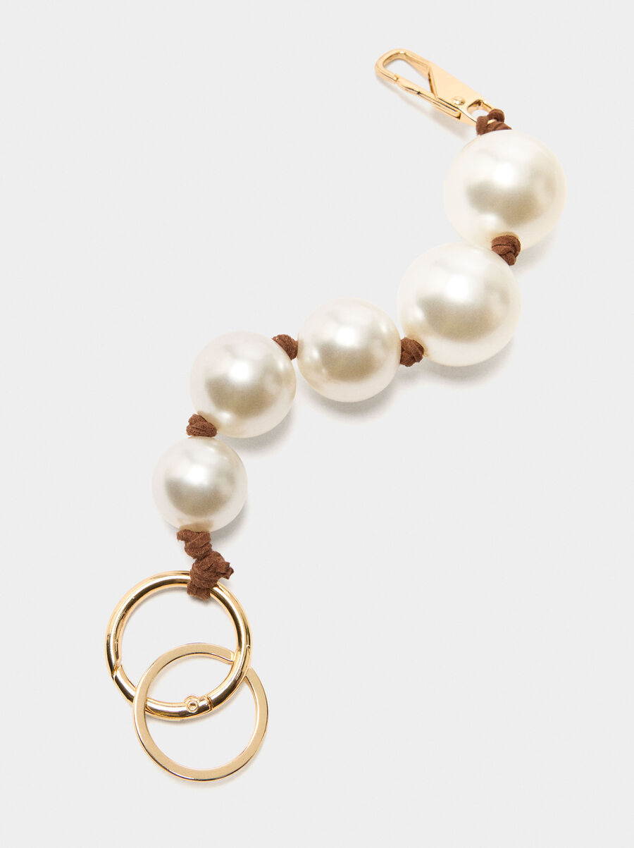 Keychain charm with pearls