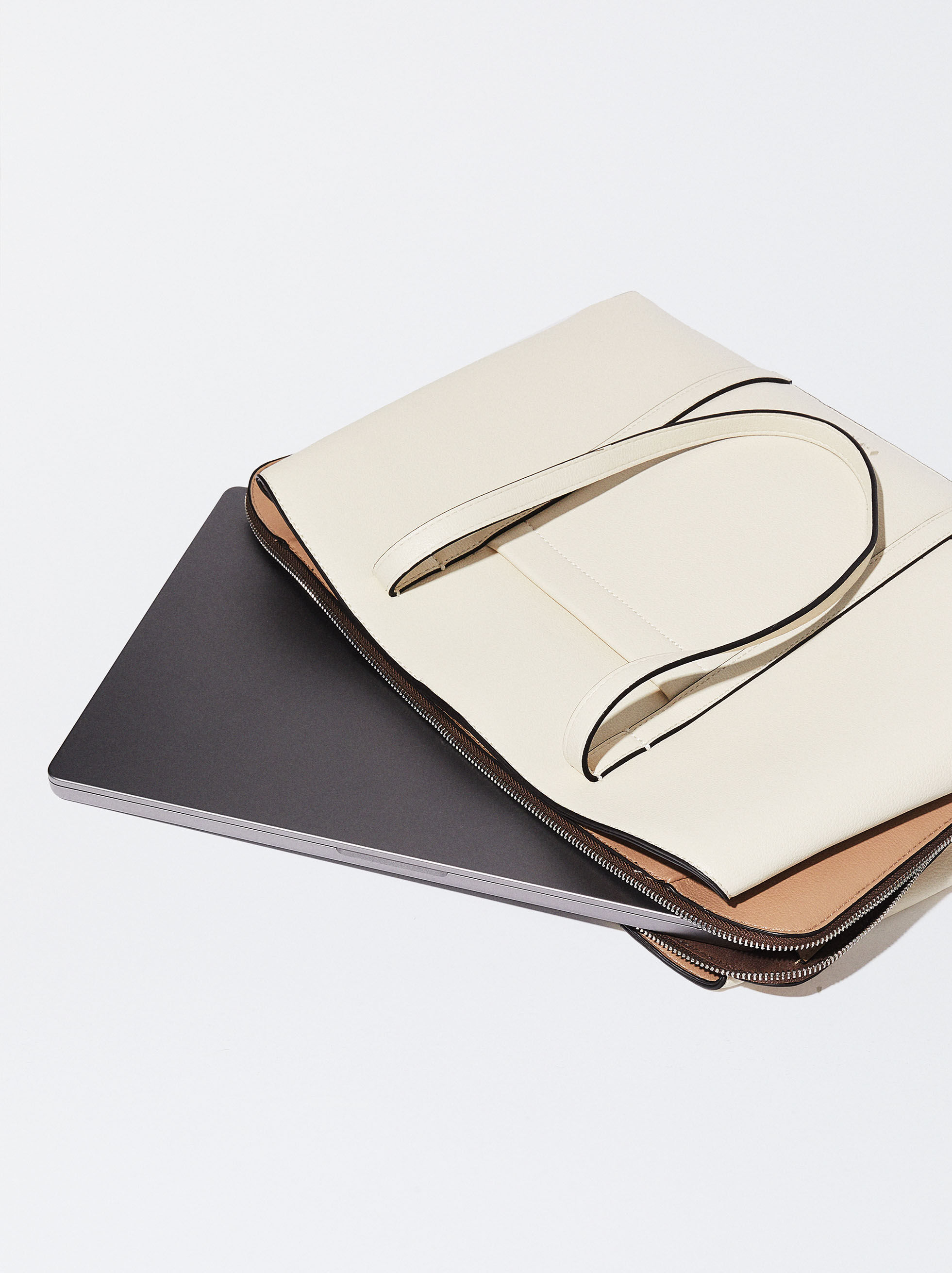 15 Laptop Bag Ecru Parfois