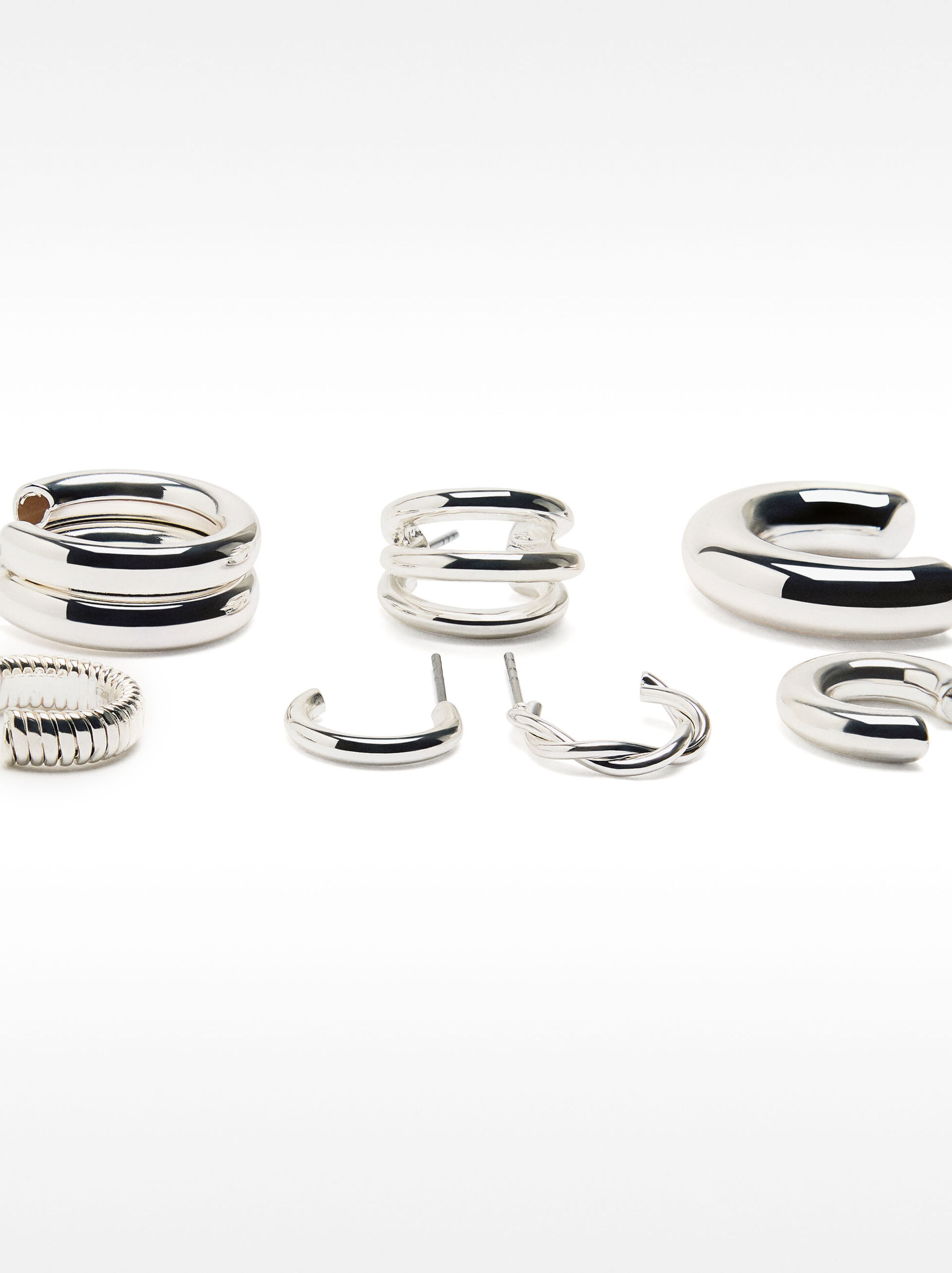 Set with open hoop earrings image number 1.0