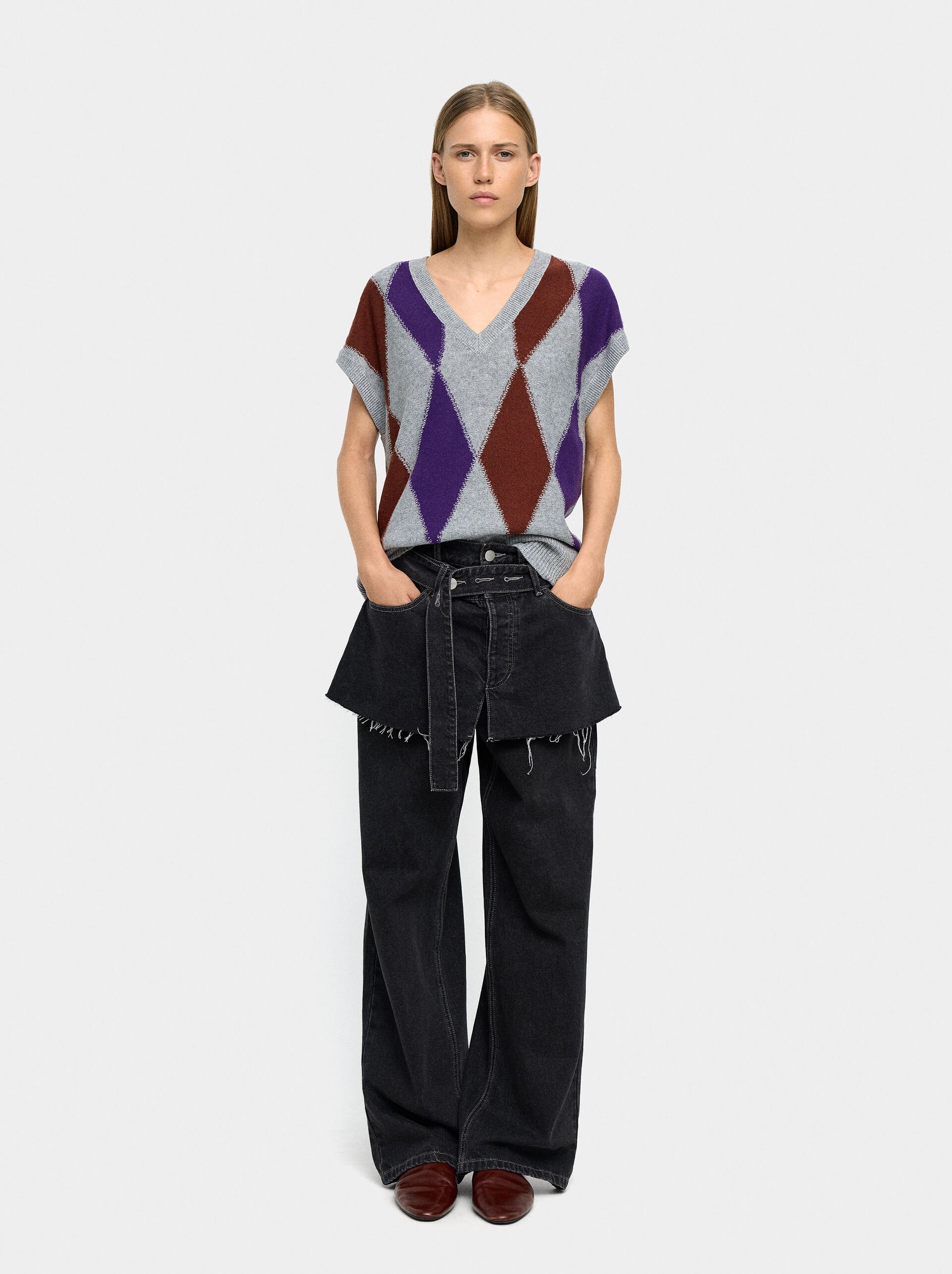 Argyle knit vest image number 2.0