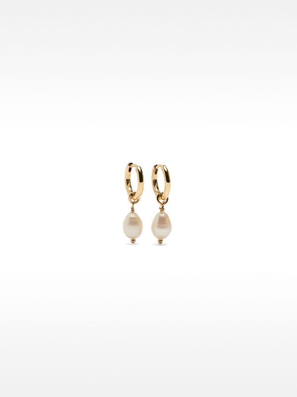 Hoop earrings with freshwater pearls
