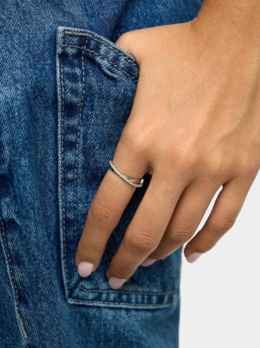 Cross ring with zircons 