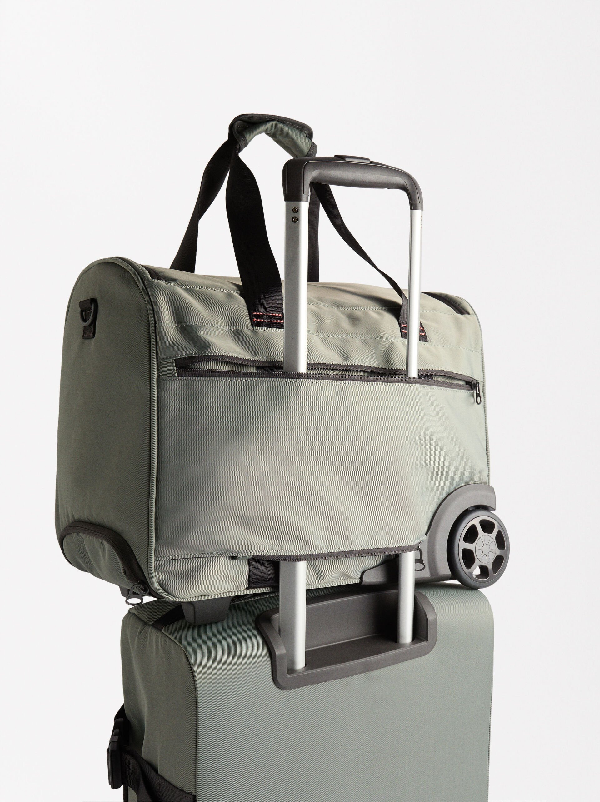 Sac week-end en nylon image number 4.0