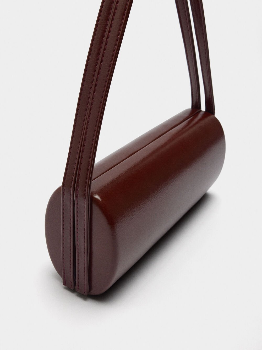 Cylindrical evening clutch