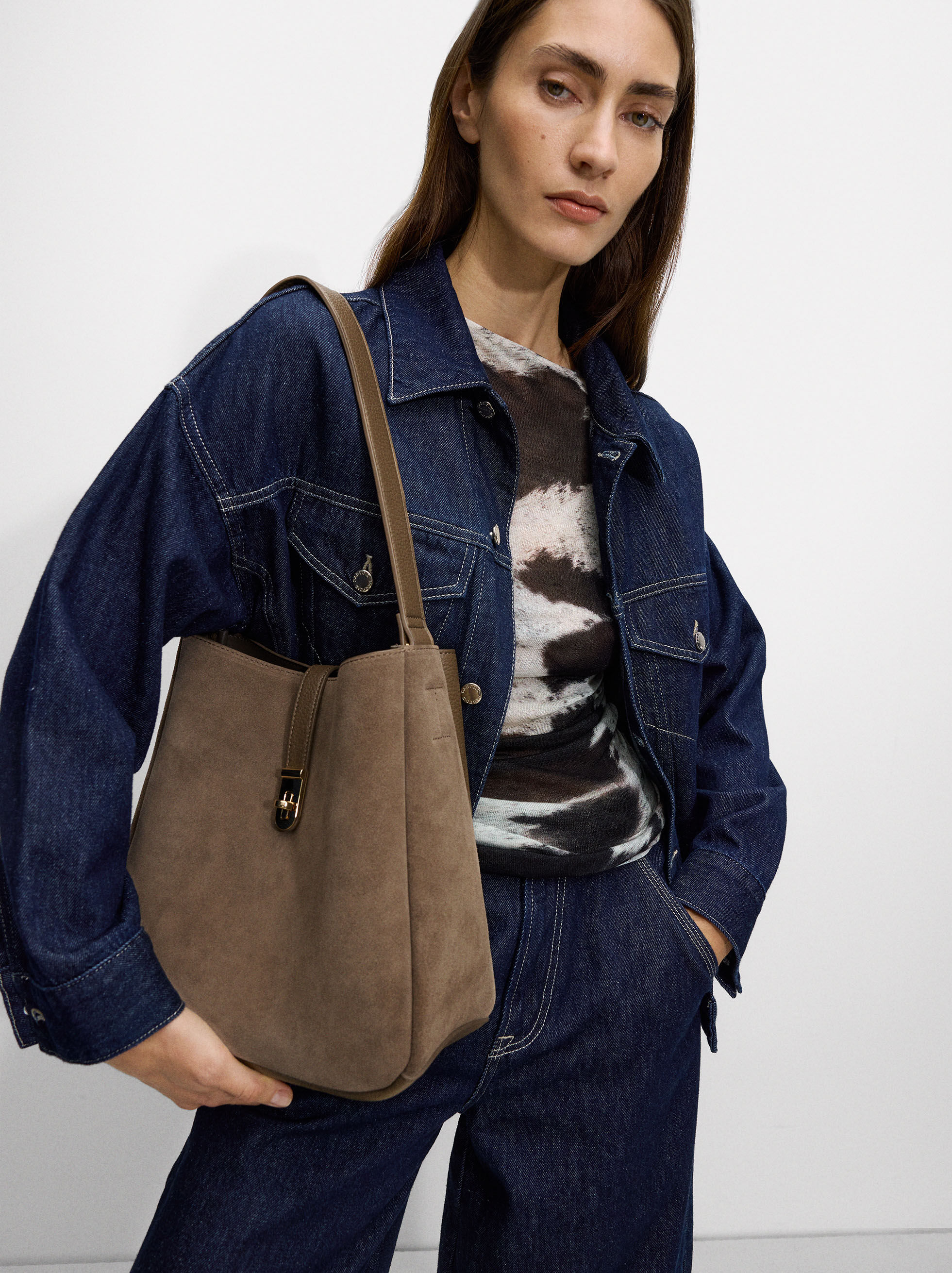 Fur shoulder bag with crossbody pouch Brown | Parfois