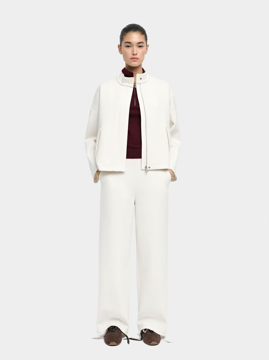 Light jacket with pockets