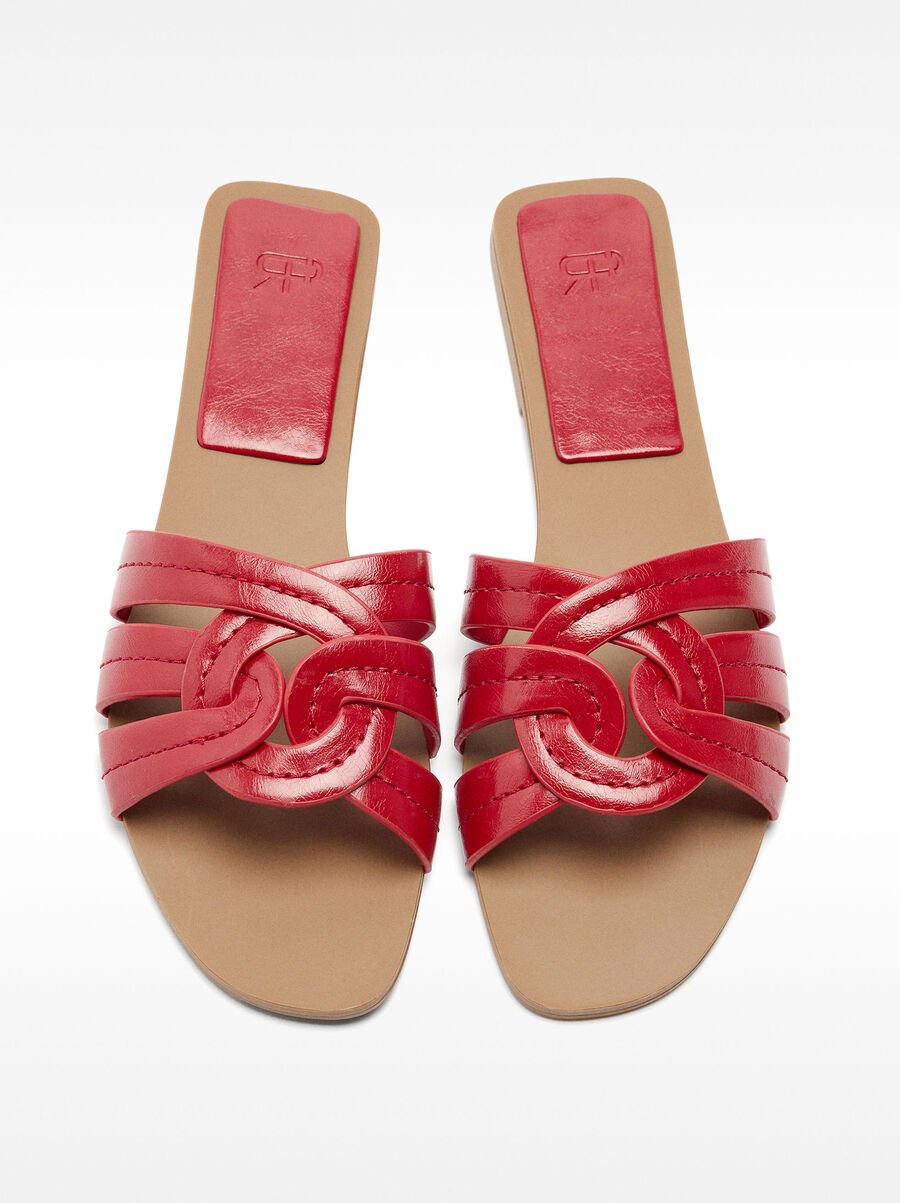 Crossed flat sandals