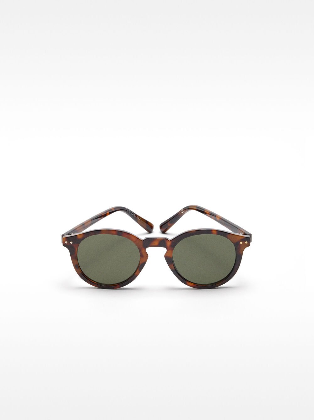 Round tortoiseshell sunglasses
