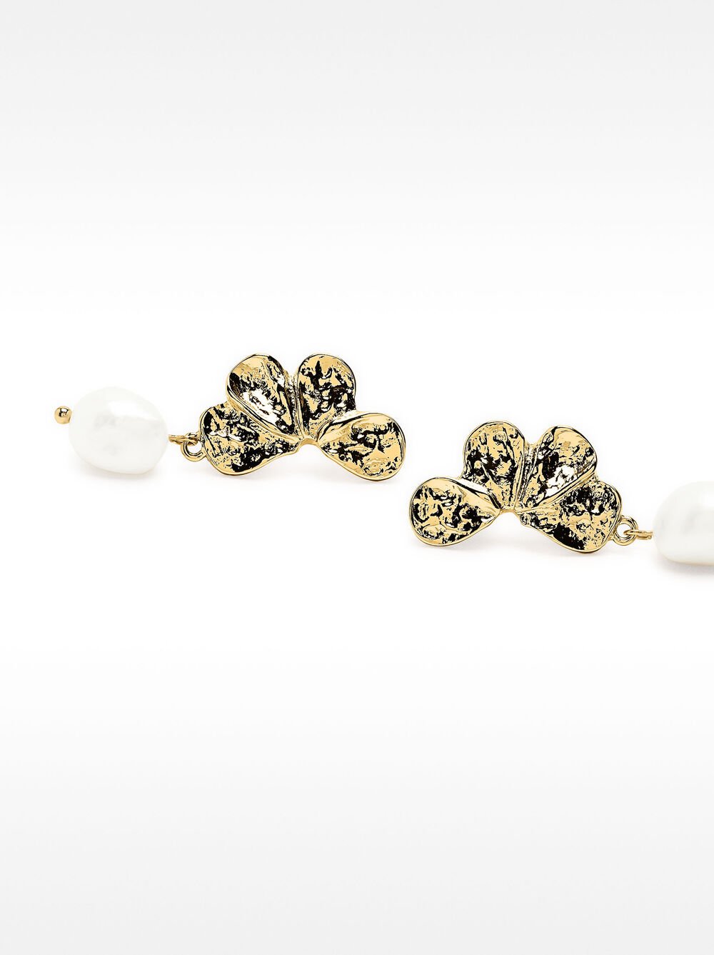 Half-flower earrings with freshwater pearls