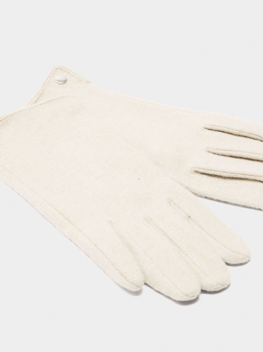 Wool gloves