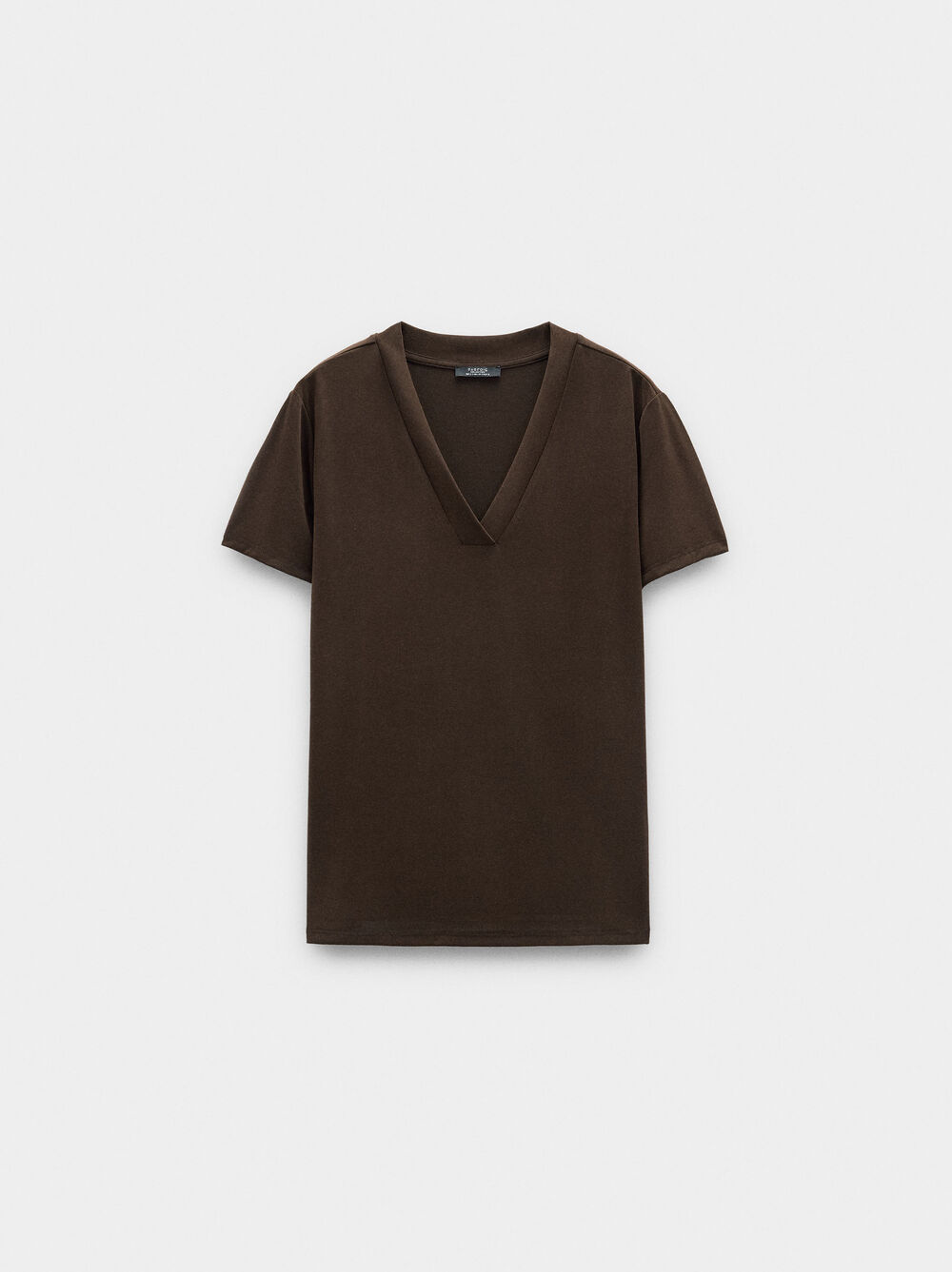 V-neck basic T-shirt