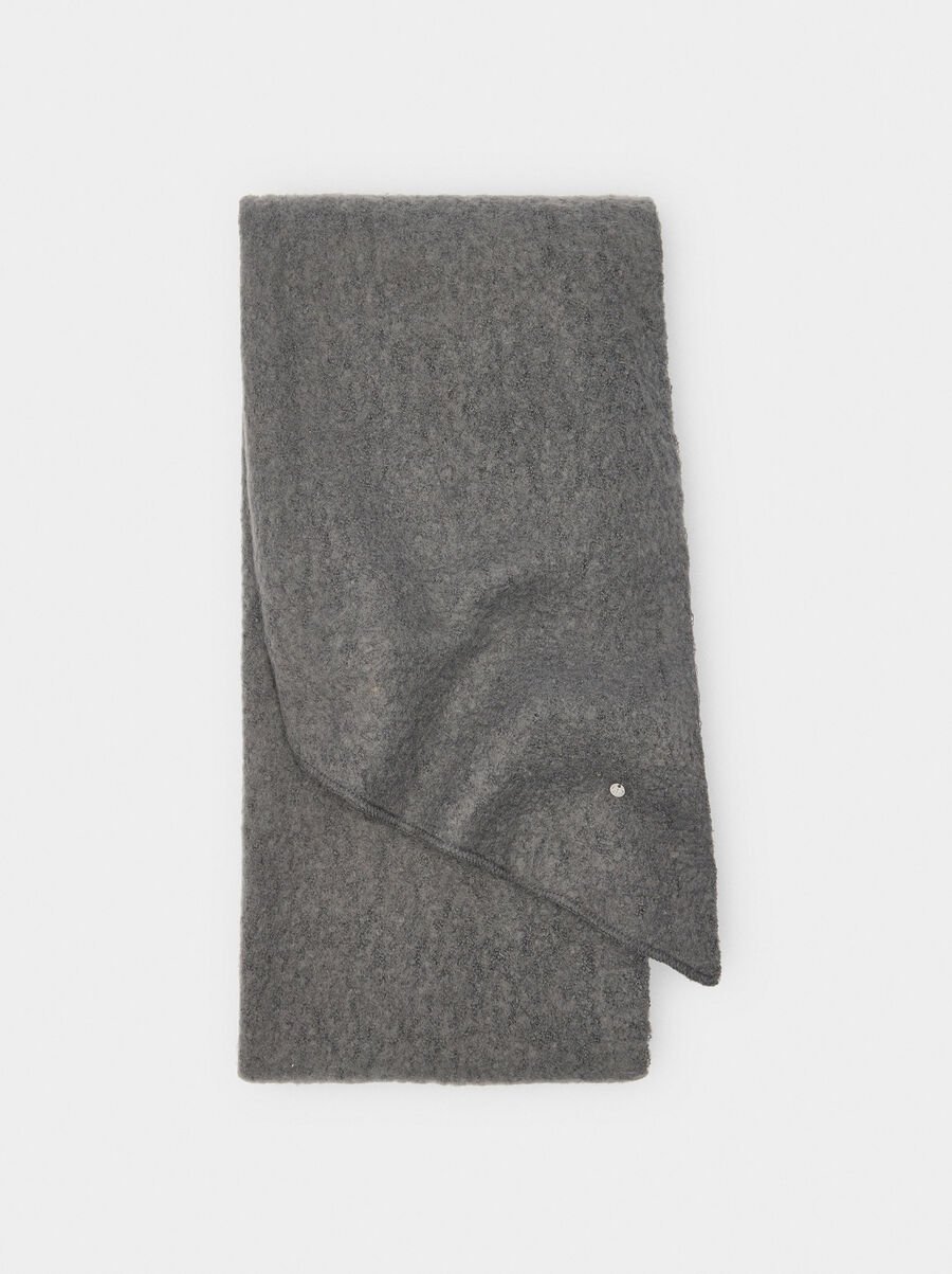 Plain scarf
