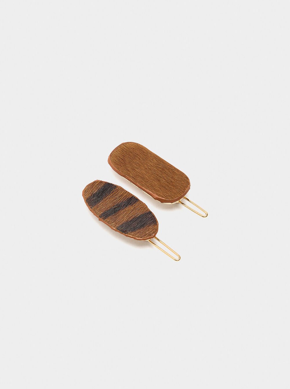 Set of hooks with leather