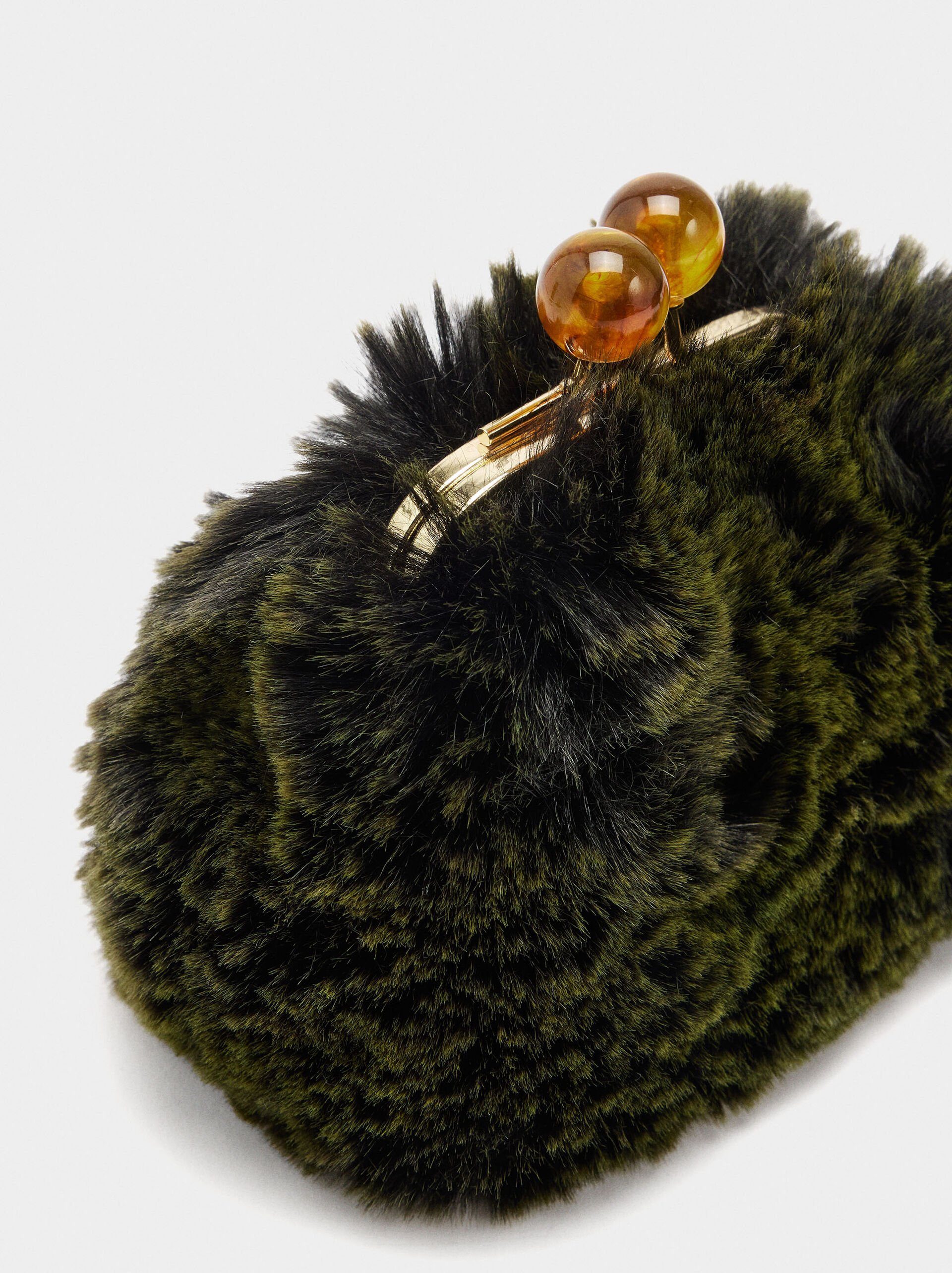 Fur-effect coin purse image number 1.0