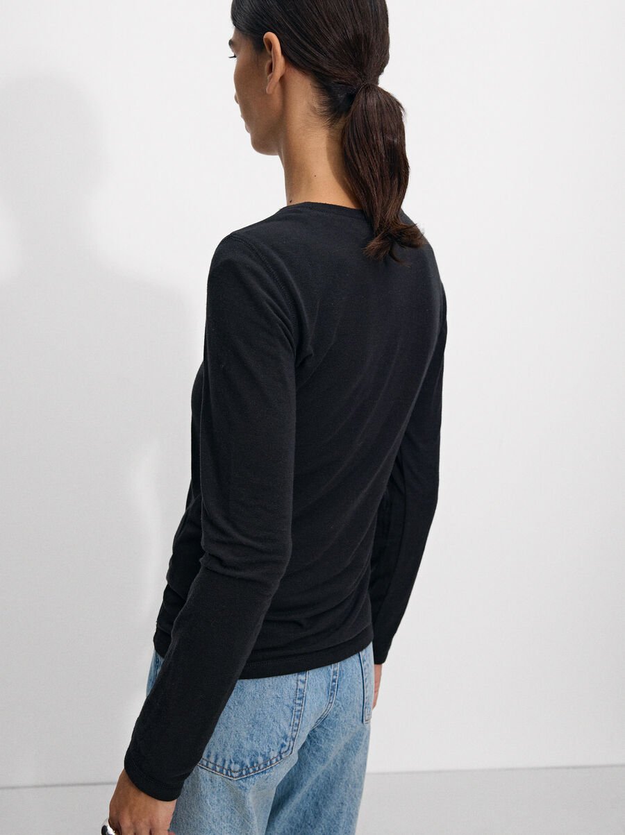 Sweater with long sleeves