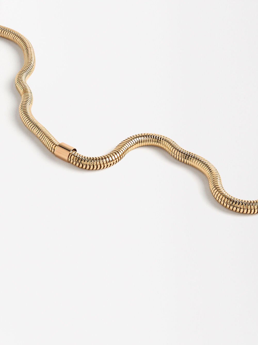 Short necklace with snake chain