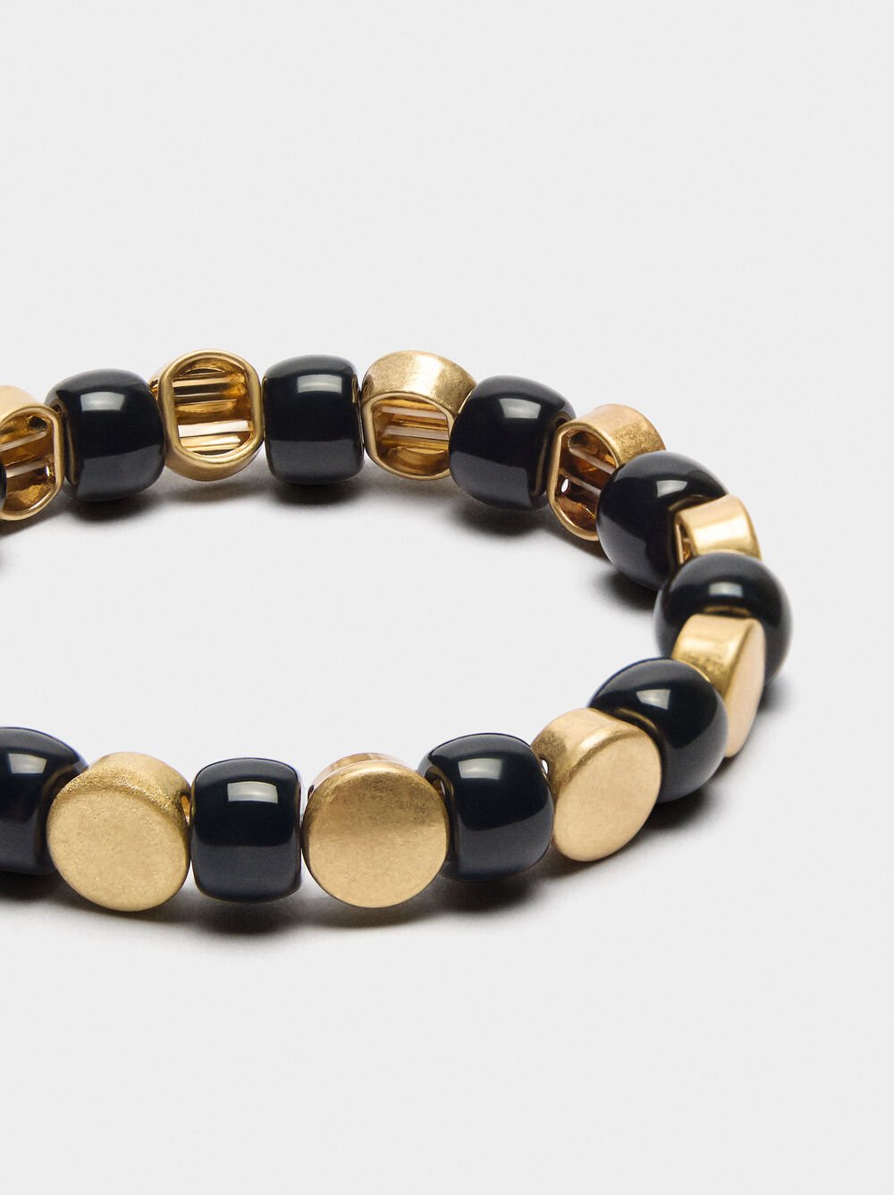 Elastic bracelet with beads