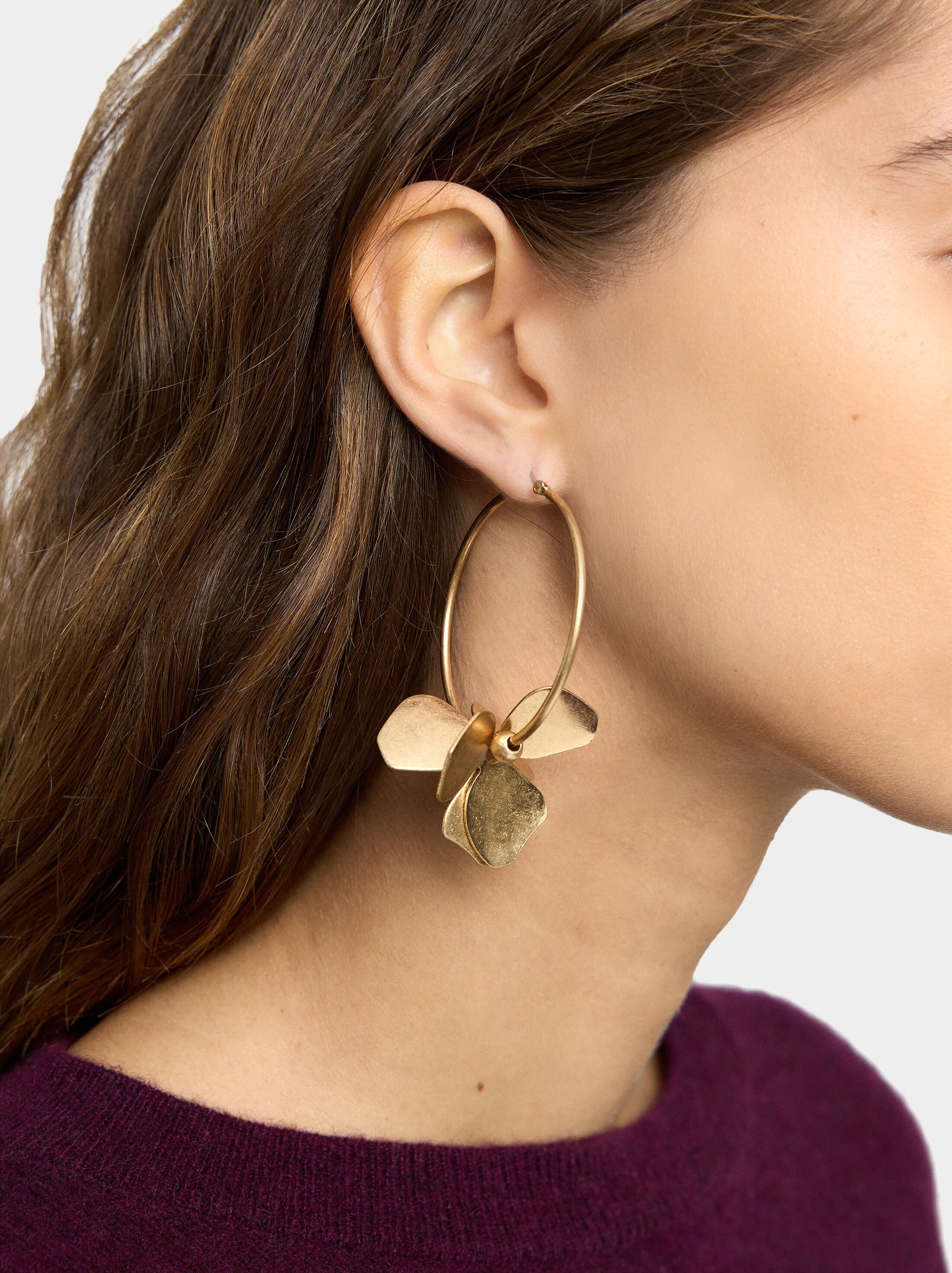 Hoop earrings with flower image number 1.0