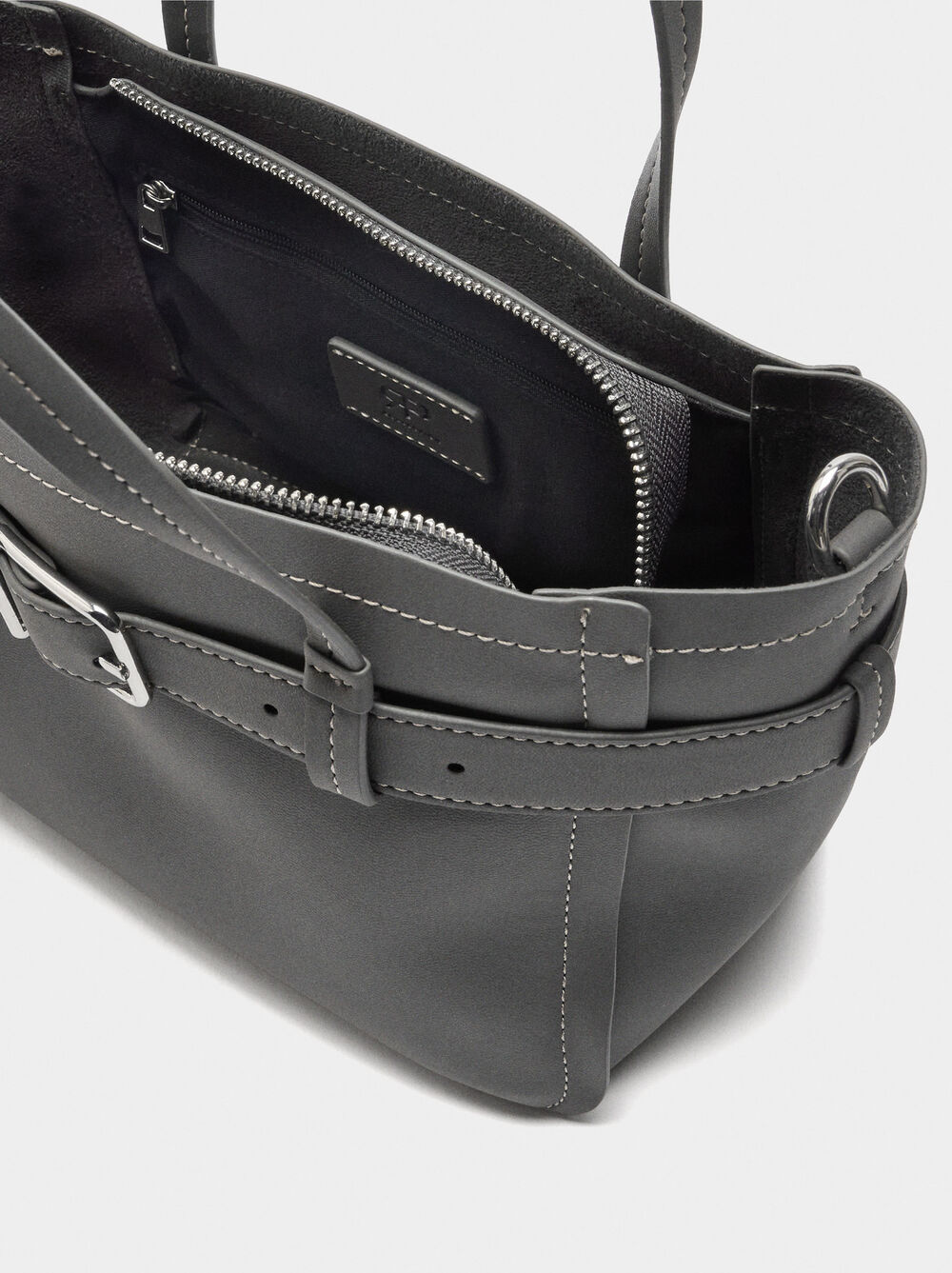 Tote bag with belt and pendant