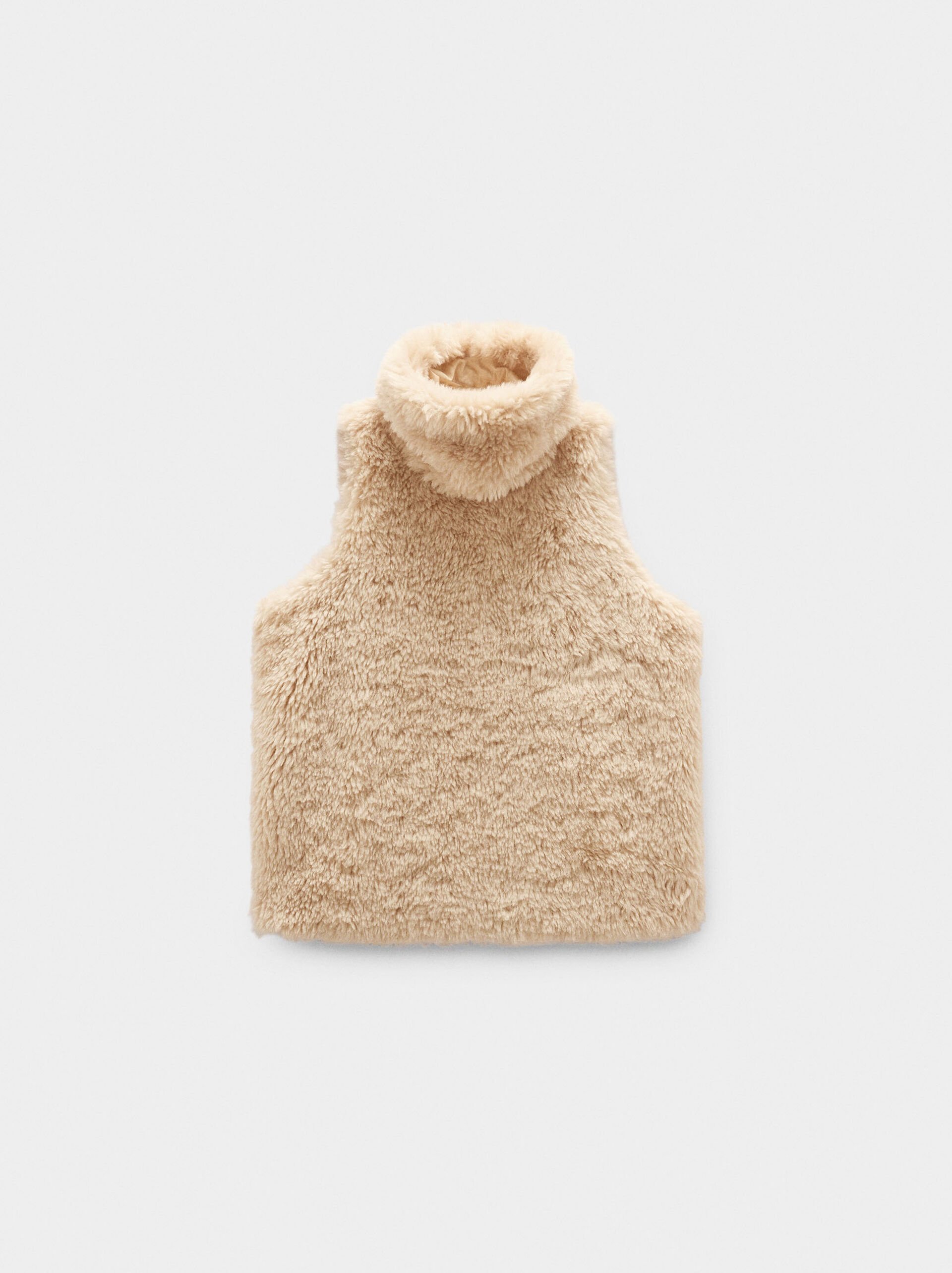Vest with fur effect image number 4.0