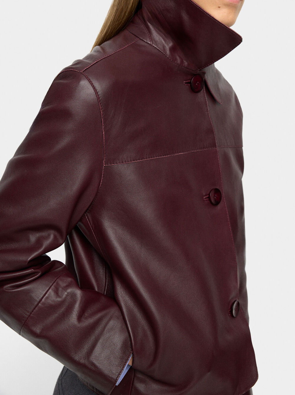 Chaqueta de piel con pespuntes