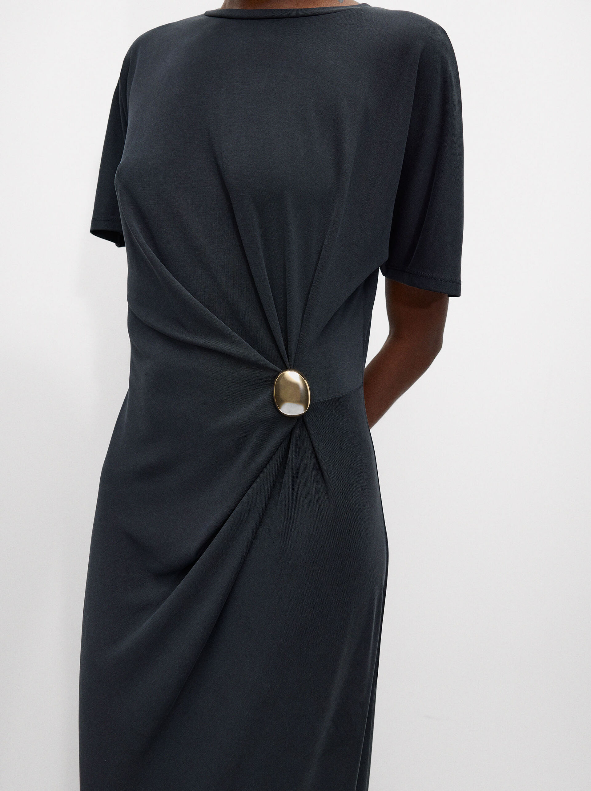 Vestido largo con detalle metalizado image number 1.0