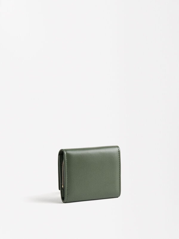 Flap closure wallet