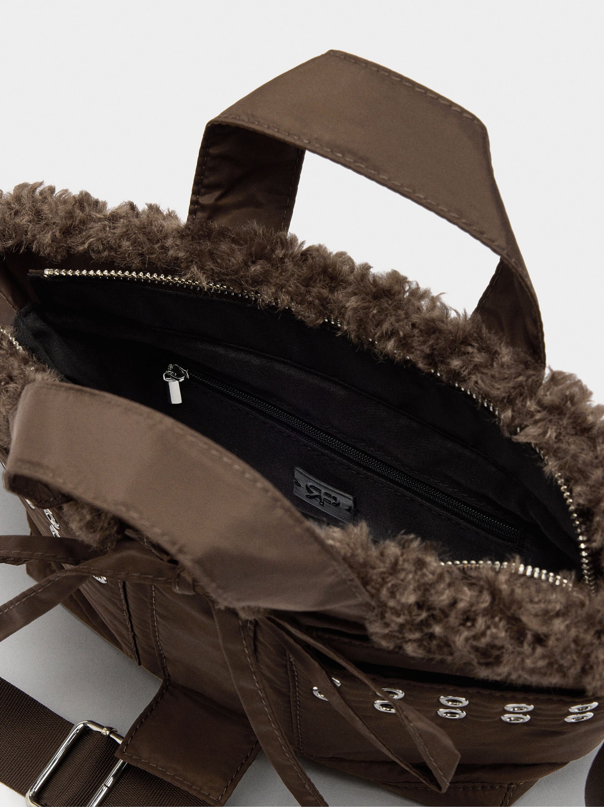 Bolso tote de nylon borde efecto pelo image number 3.0