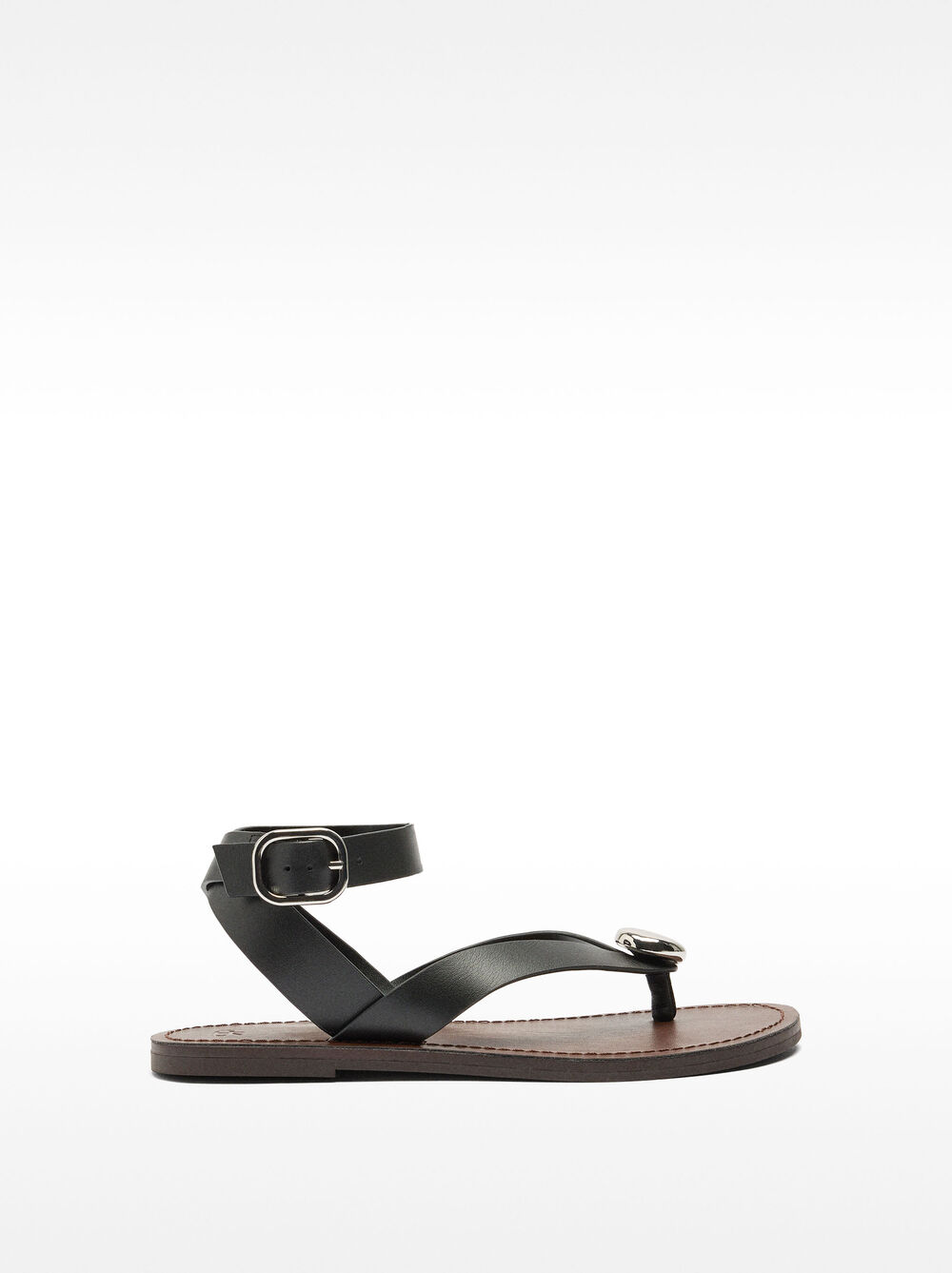 Sandalias planas de piel  detalle metálico
