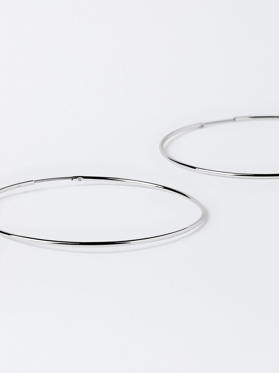 Basic large hoop earrings