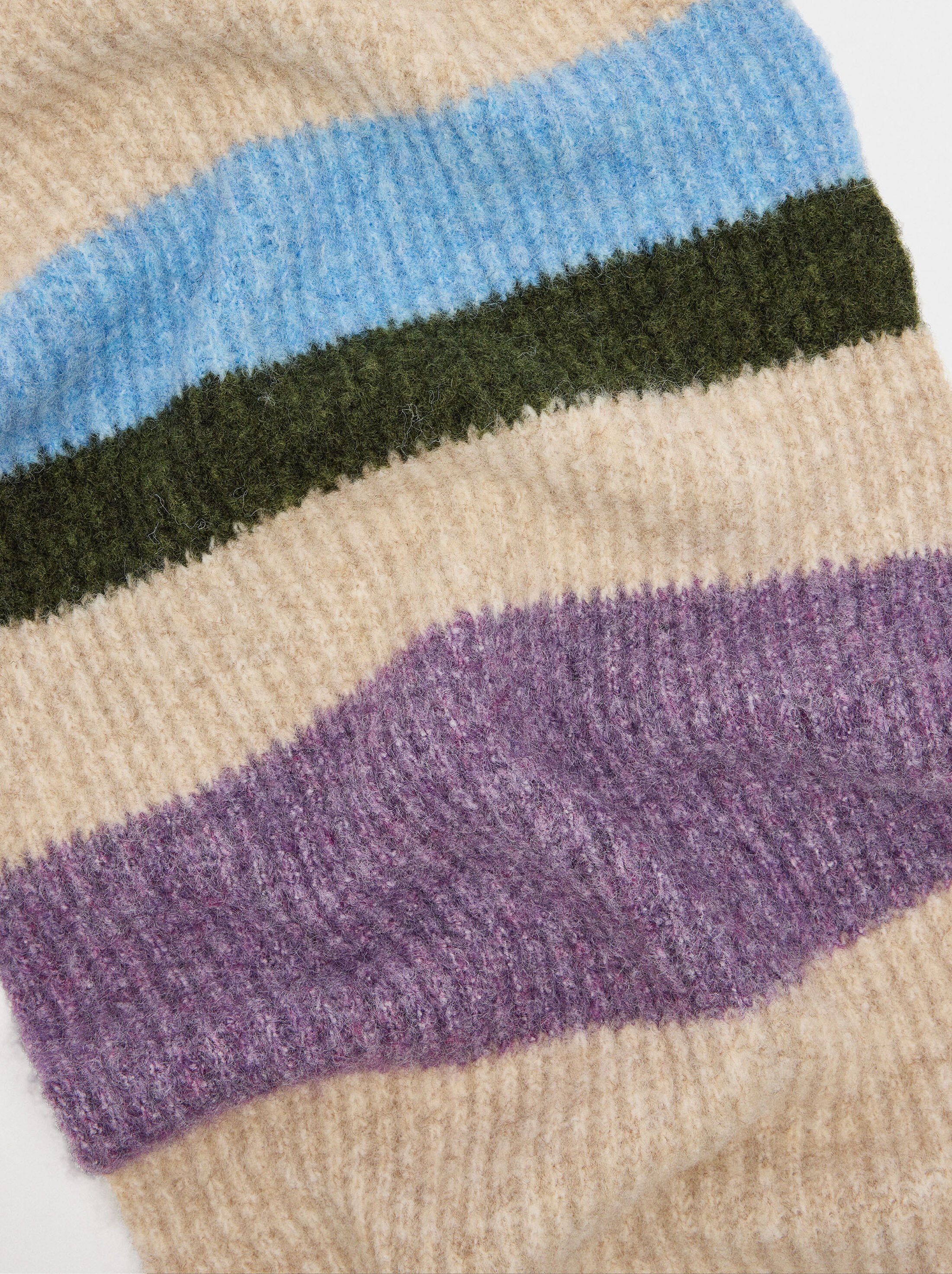 Knit scarf with stripes image number 1.0