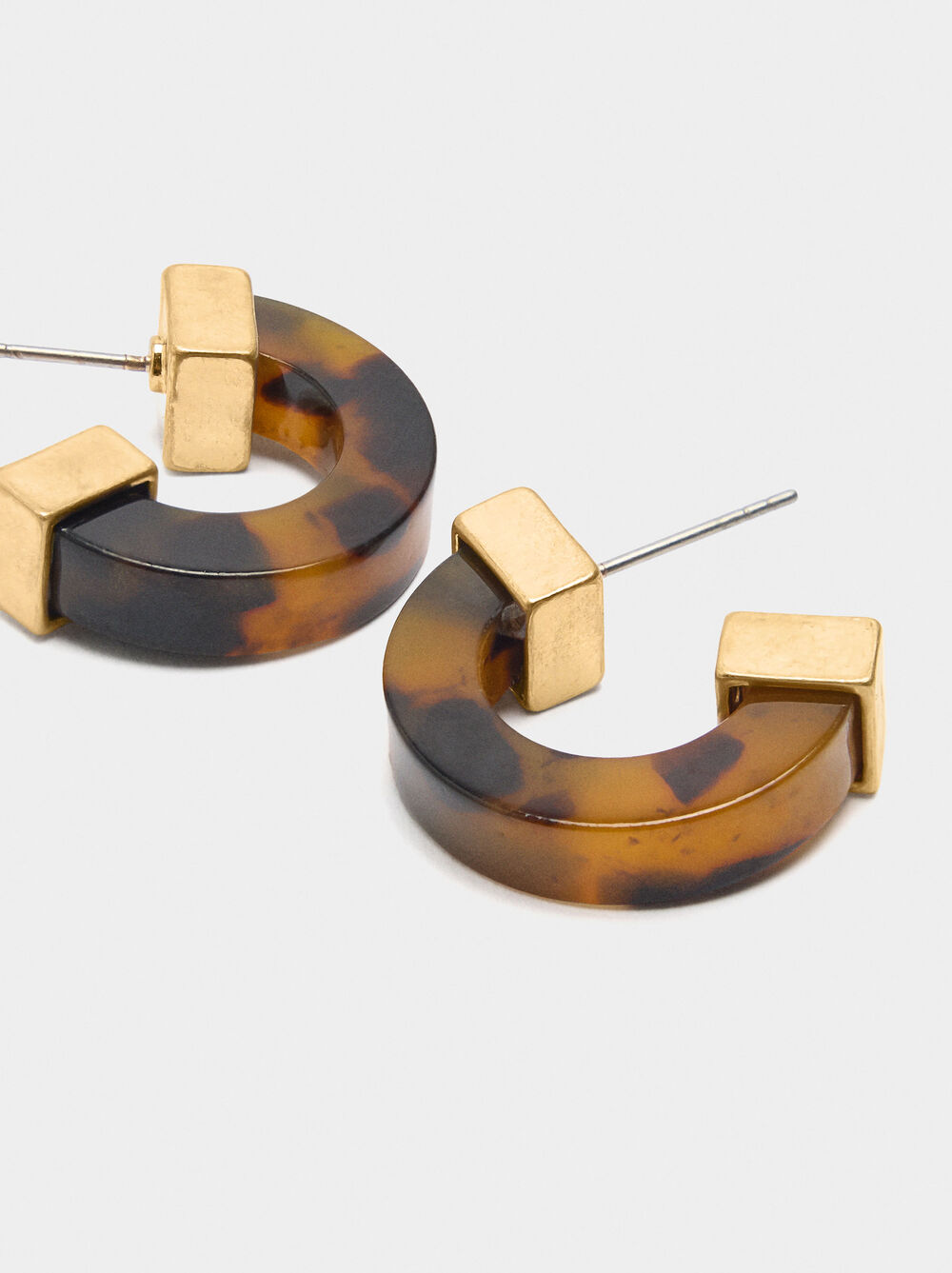 Hoop earrings with tortoiseshell effect